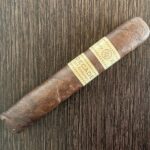 【Cigar】ロッキーパテル デケイド46 – ビターさの中の粉砂糖【Honduras】