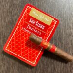 【Cigar】ロッキーパテル ジュニア サングロウン（赤缶） – エネルギーを高めてくれる旨いしょっぱさ【Honduras】