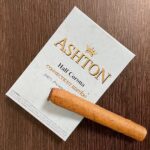 【CigarReview】アシュトン コネチカット ハーフコロナ – ナチュラル&シンプルなスモールシガー【Dominica】