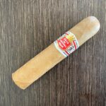 【CigarReview】オヨ・デ・モンテレイ ペティロブスト – 適度な量感で味わえる極上の葉巻体験 【Cuba】