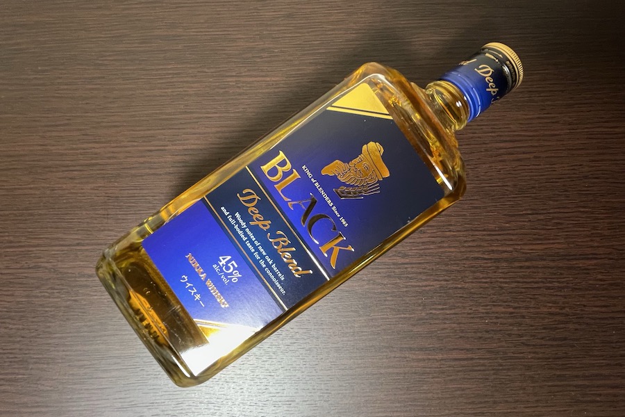 【WhiskeyReview】ブラックニッカ ディープブレンド - ウィスキーの深き世界へ、沈み込んでいくような酒【Japan】